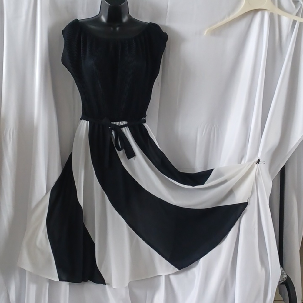 Vintage 70s disco dress swirl skirt & stretch neck or off shoulder. Measurements
